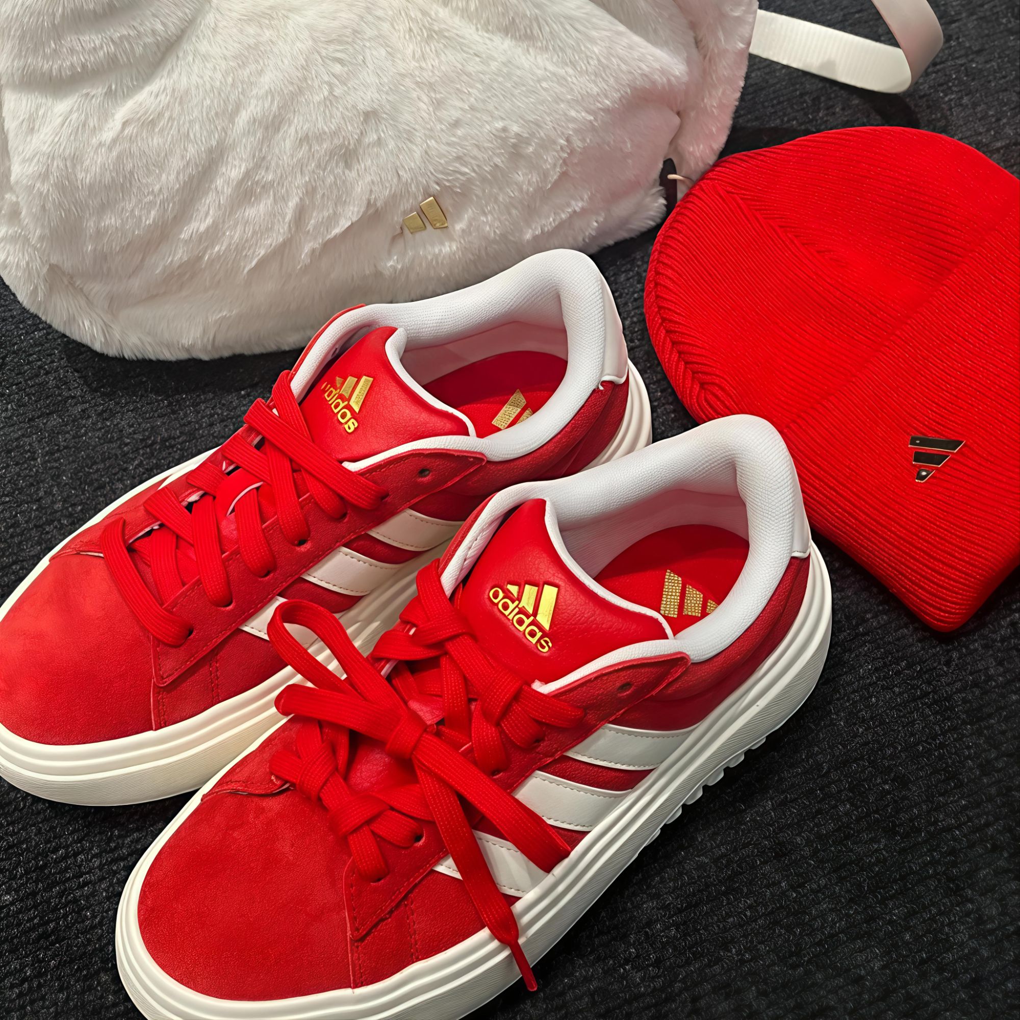 adidas/阿迪达斯新年款网球休闲鞋KJ2065