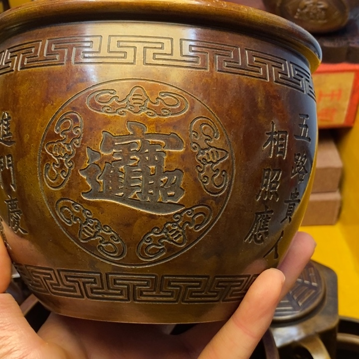 铜器摆件做工精良