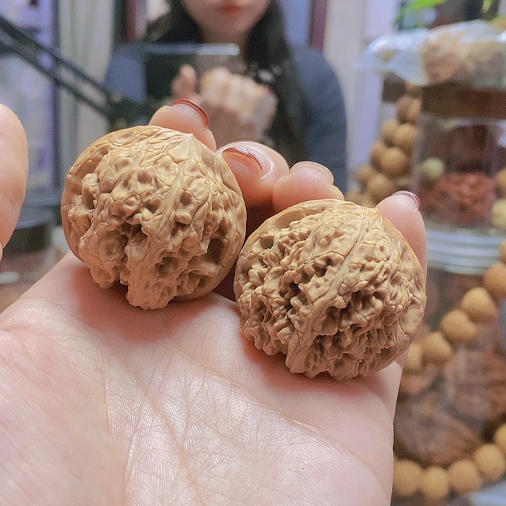 【闪购商品】文玩核桃把件37.5龙洞玉