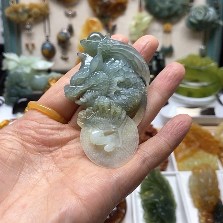 蛇纹石玉颈饰未镶嵌月*娅