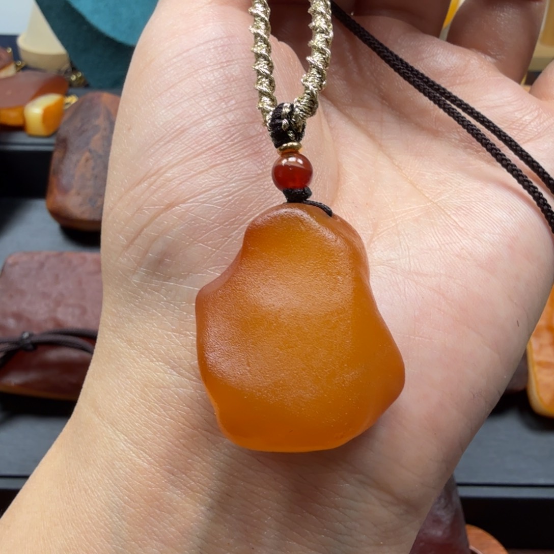 琥珀吊坠(赠链)未镶嵌