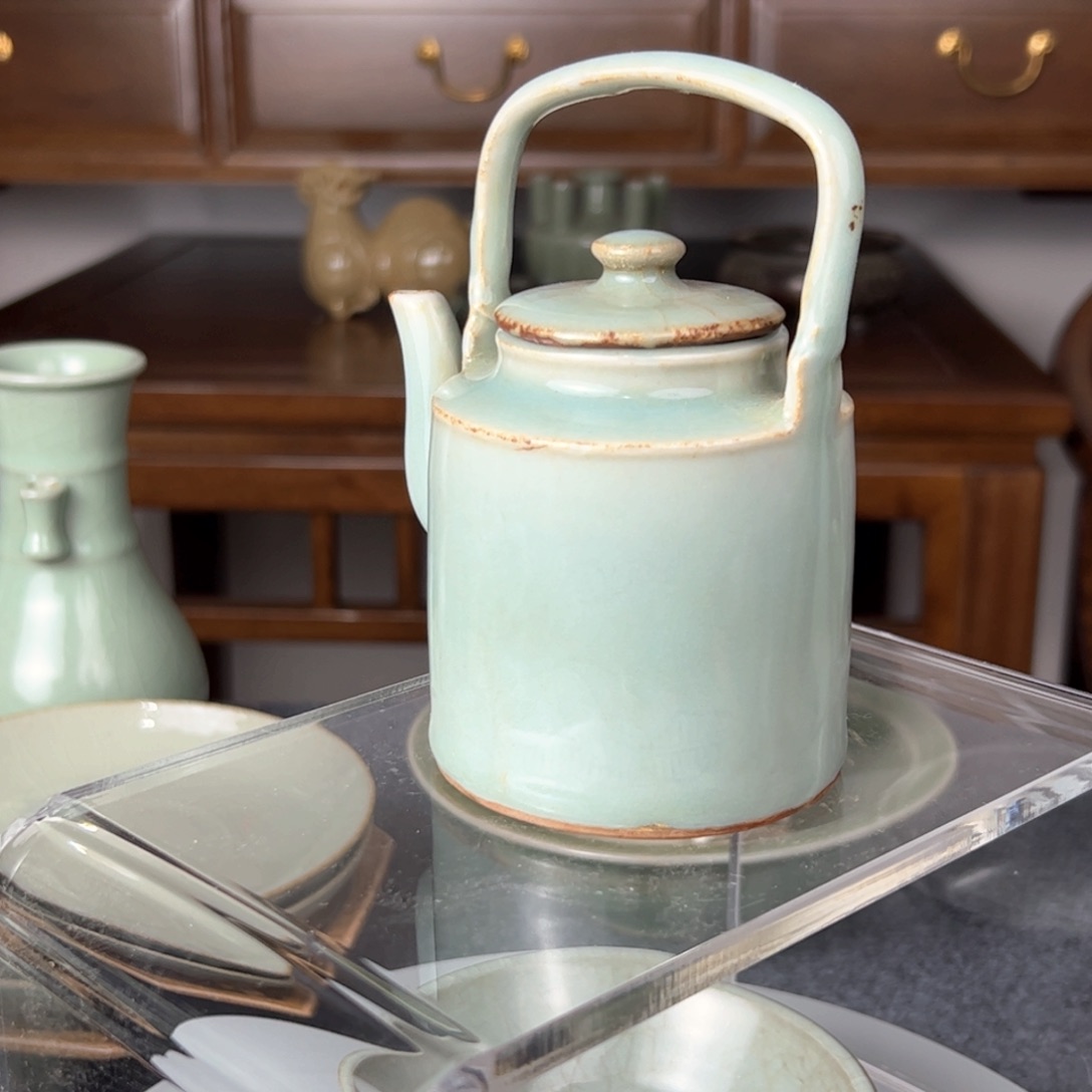 瓷片陶瓷龙泉提梁壶