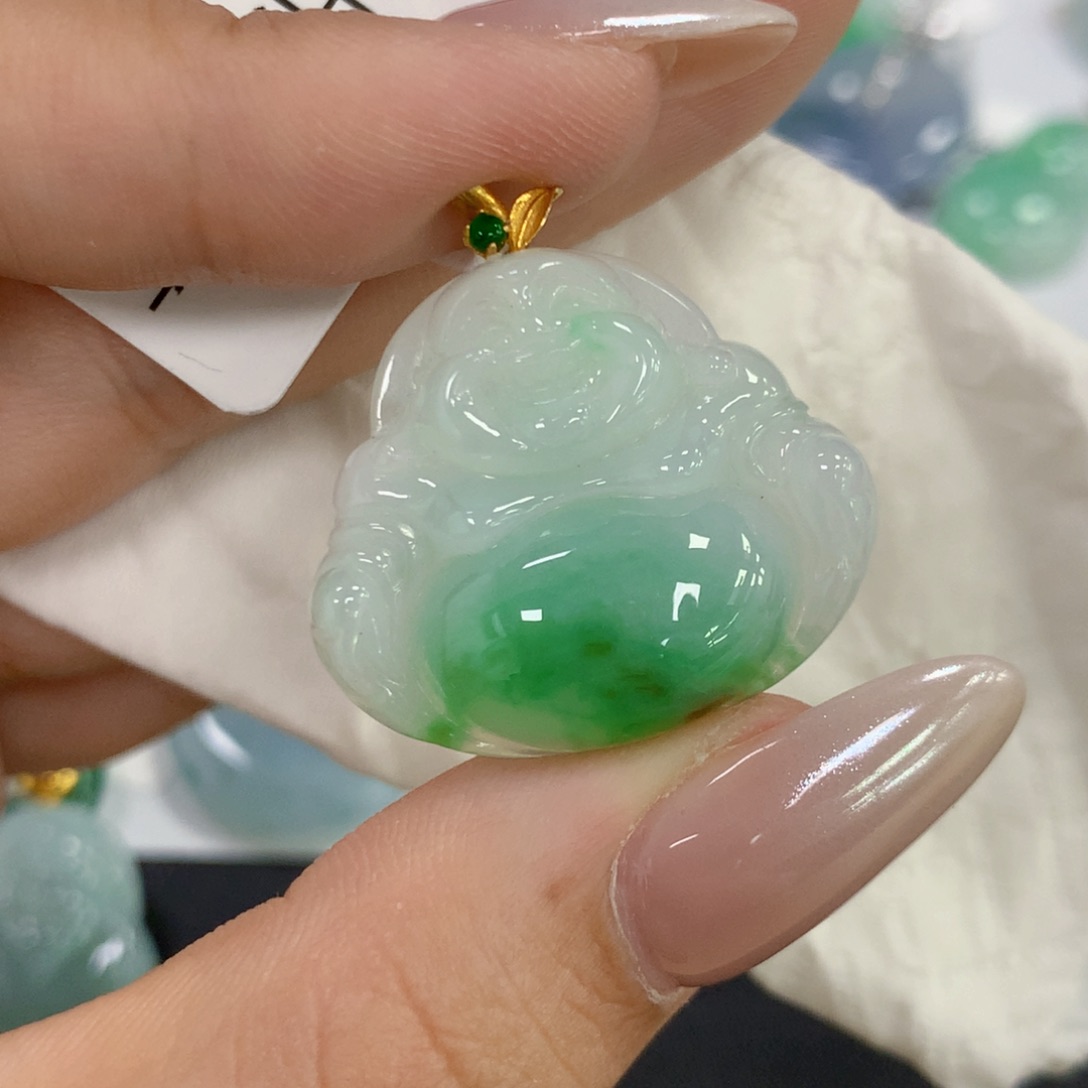 颈饰18K金镶嵌翡翠