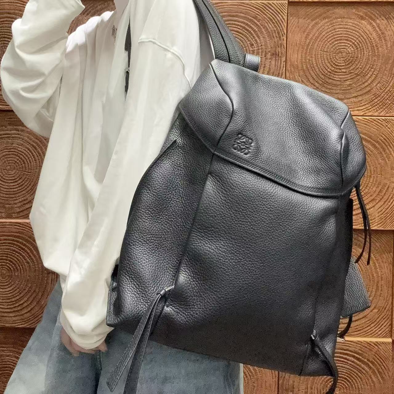 95新 LOEWE/罗意威 【蕾】7RT028 黑色荔纹双肩包