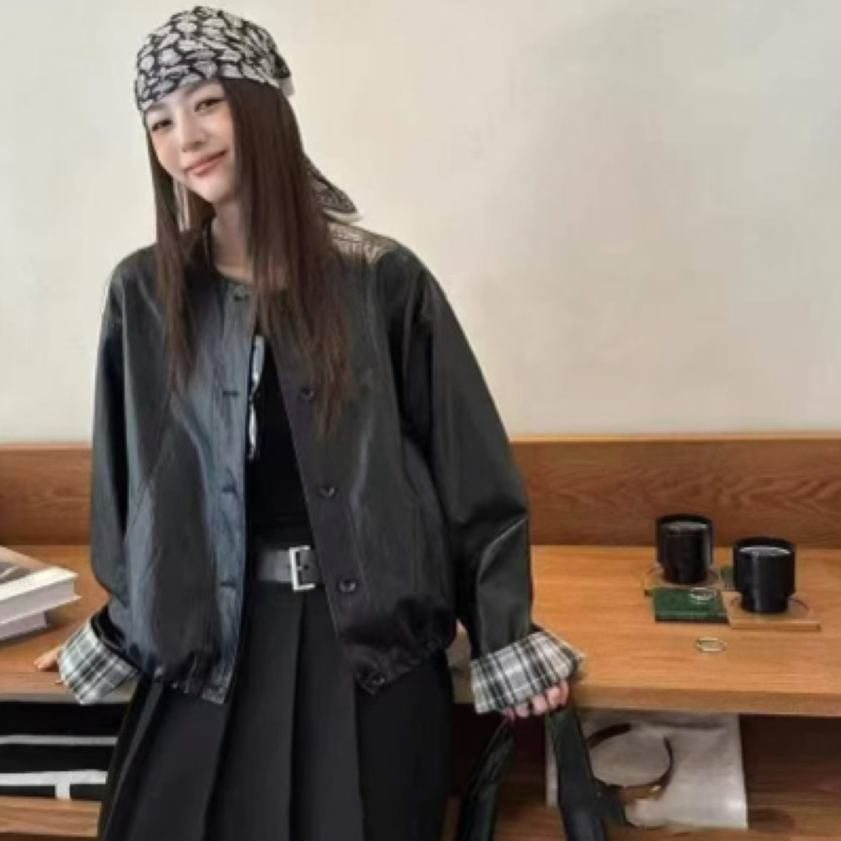 单排扣耐磨宽松型女秋季短外套百搭春秋纯欲辣妹风搭配包包