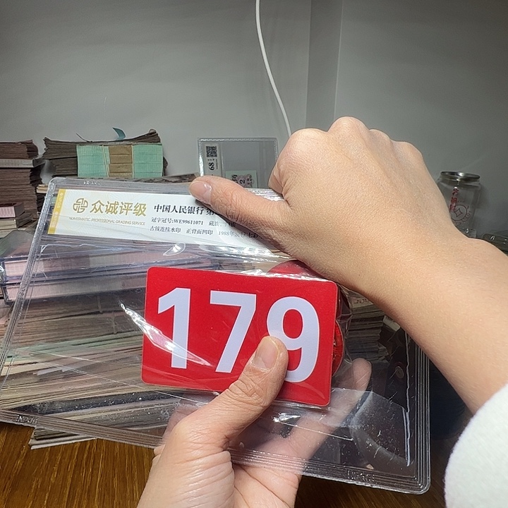 洺***益退市像章5个张如图