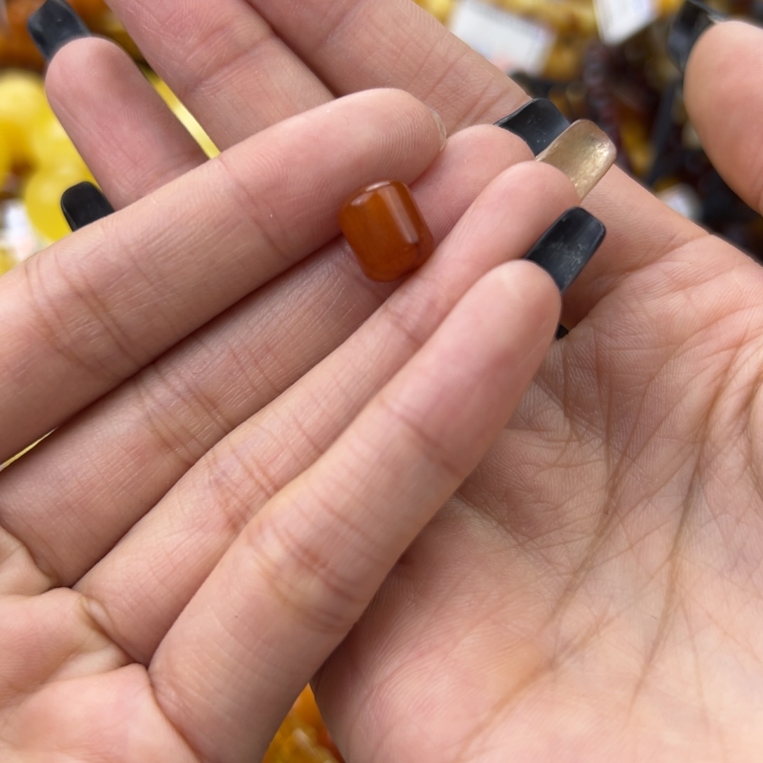 琥珀珠宝奇石未镶嵌