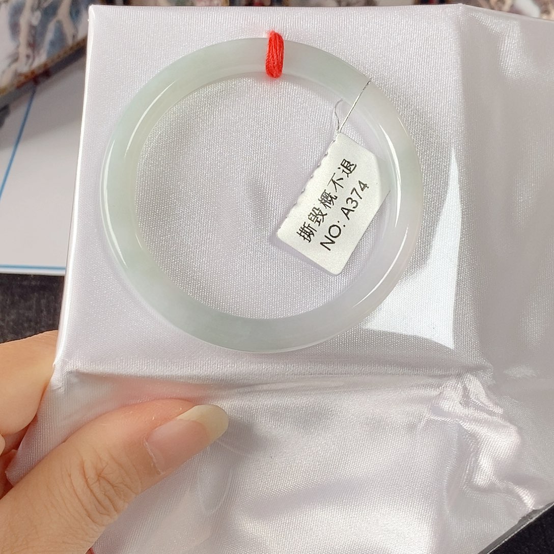 翡翠未镶嵌手镯（圆镯）手镯