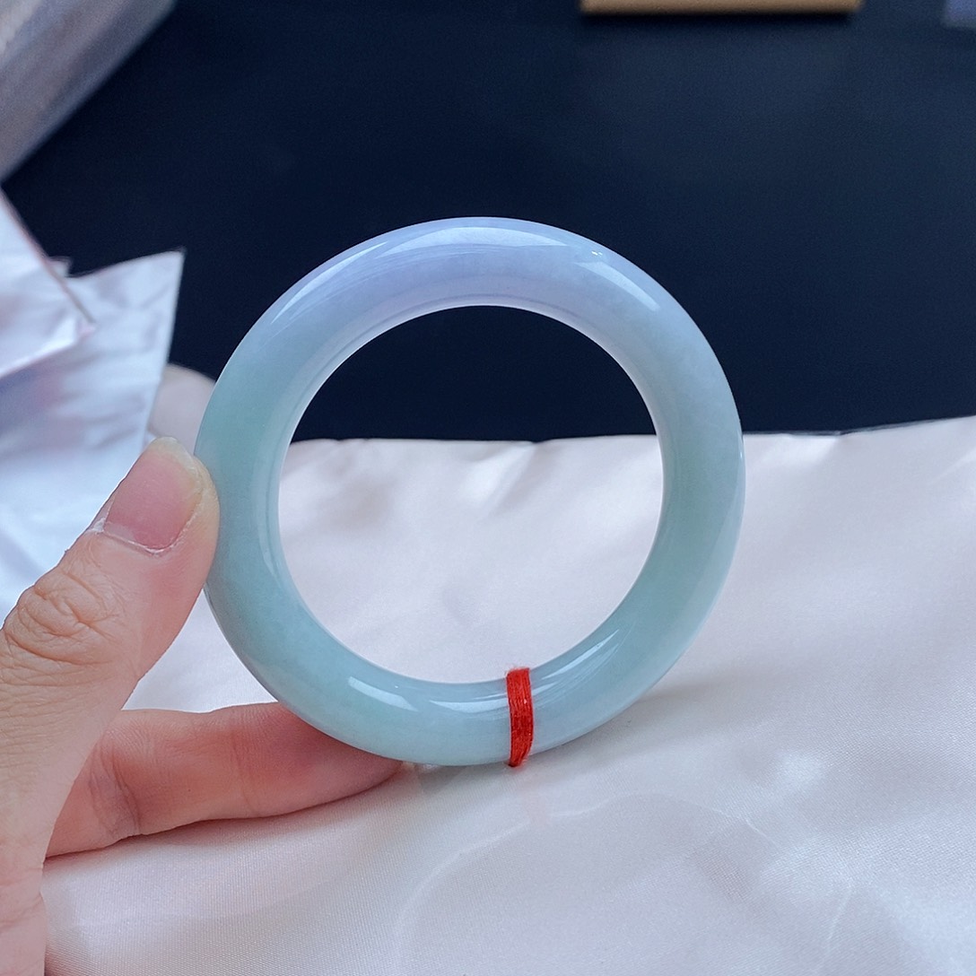 翡翠手镯未镶嵌翡翠