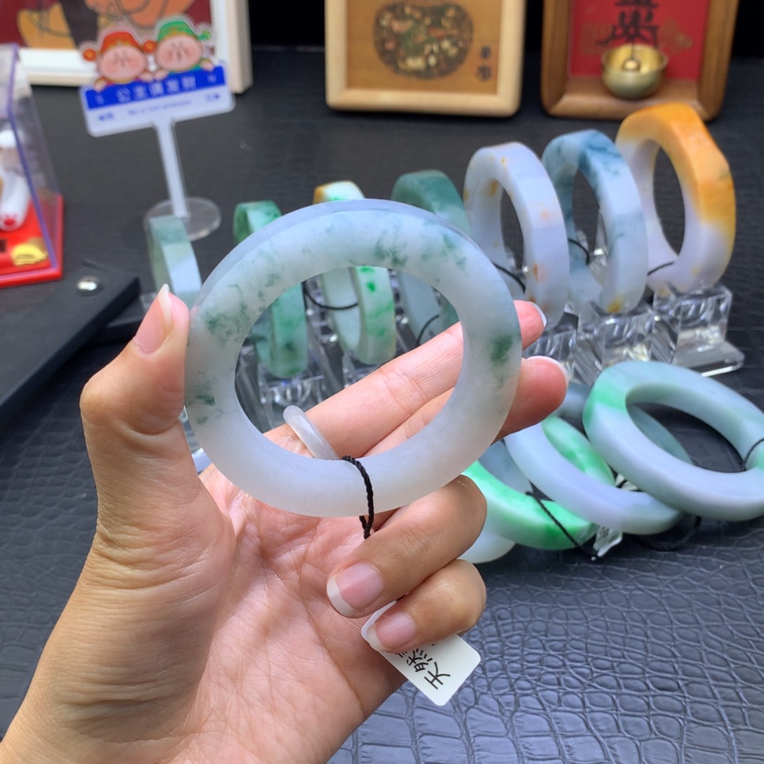 虫***A定制翡翠未镶嵌翡翠手镯