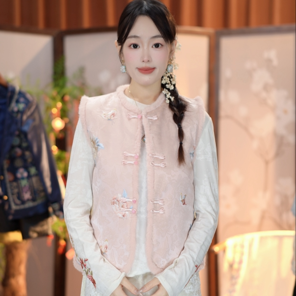 《秋雨雾-马甲》加棉加厚2025新中式国风刺绣女士百搭马甲