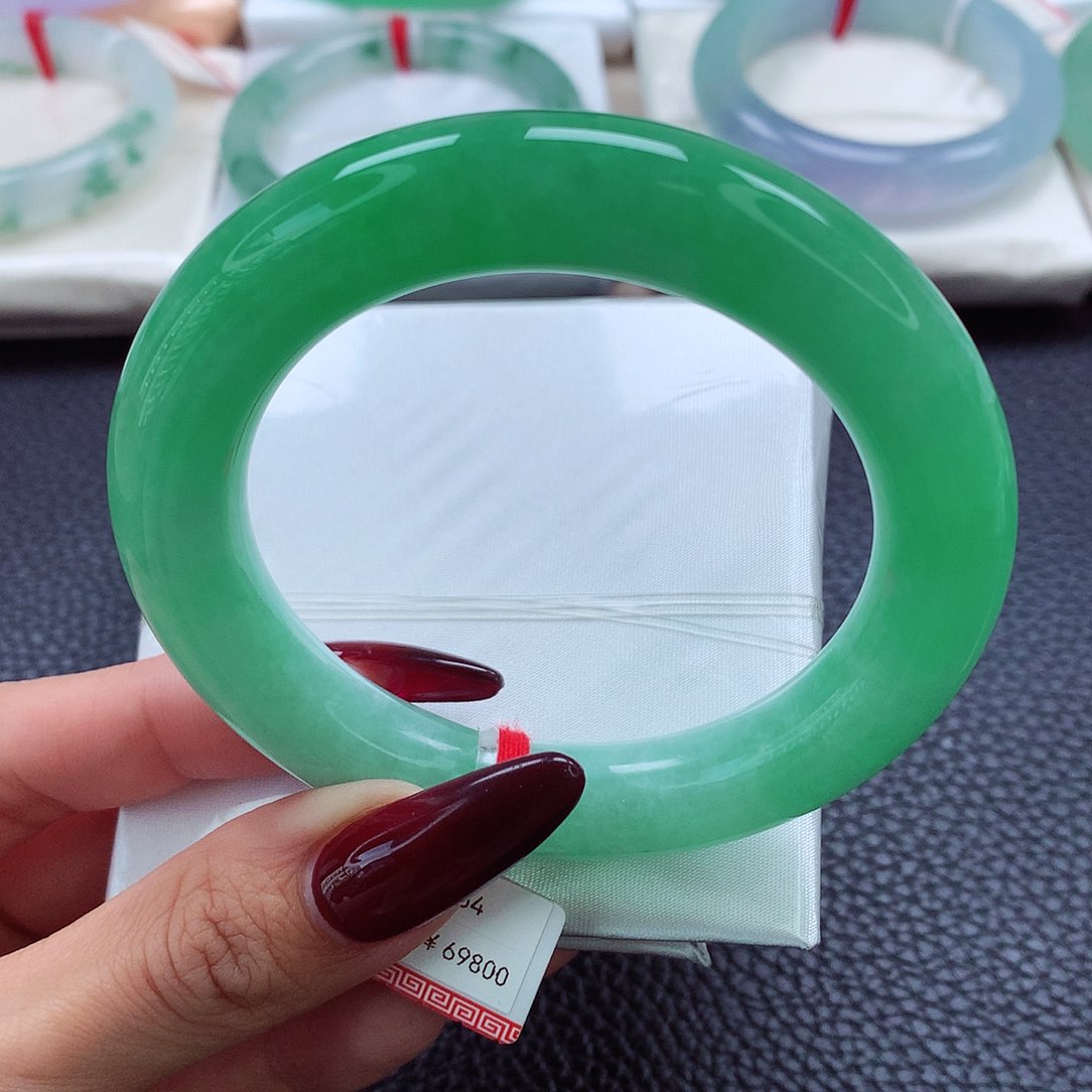 翡翠手镯未镶嵌55.56.57冰阳绿大胖圆 色很美 性比价高