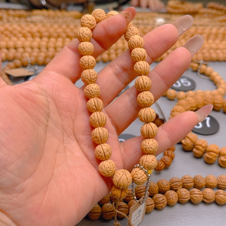 吐***边桃核吊坠桃核手持