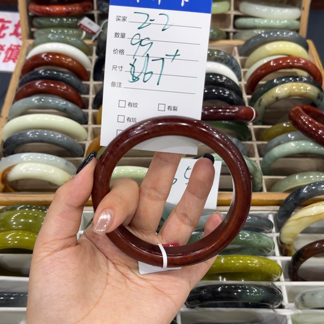 一***埃蛇纹石玉未镶嵌手链