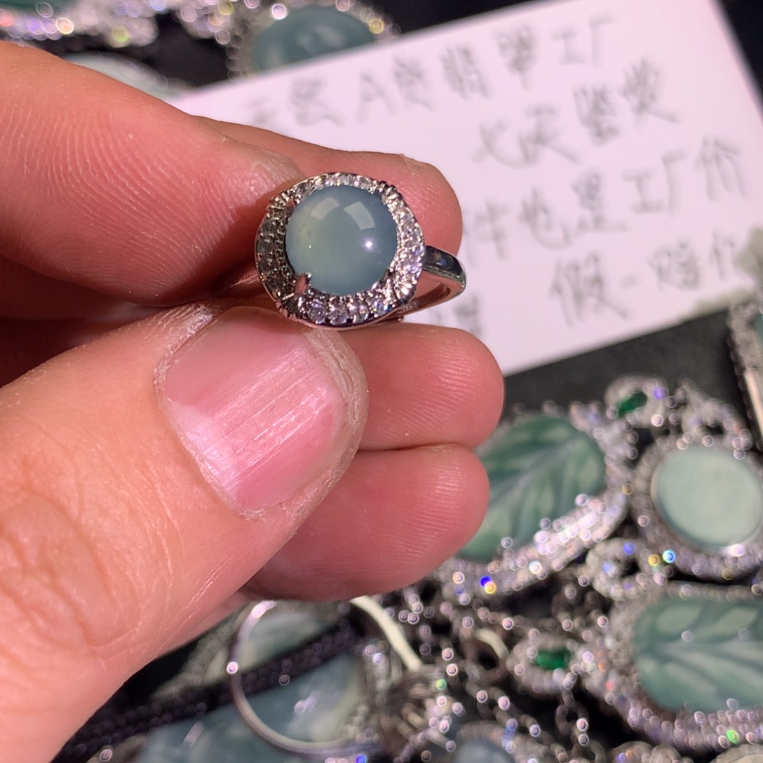 翡翠颈饰未镶嵌戒指