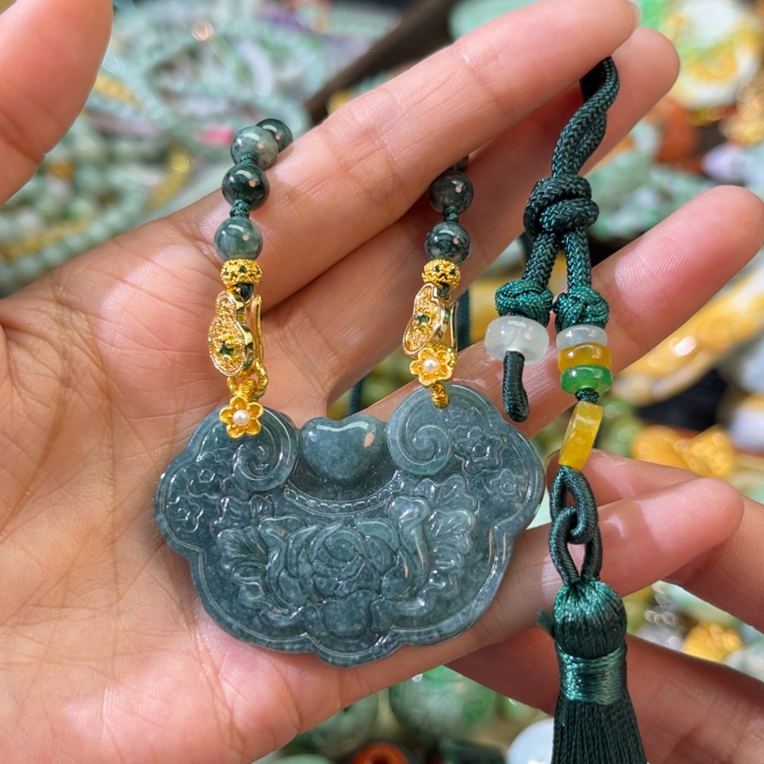 翡翠颈饰未镶嵌待编款