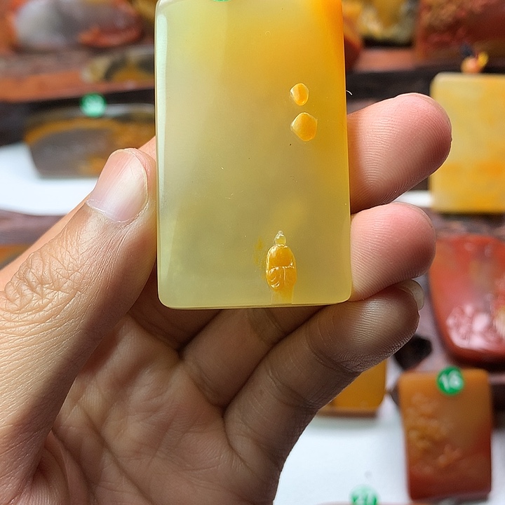 石英质玉（黄龙玉）未镶嵌挂件