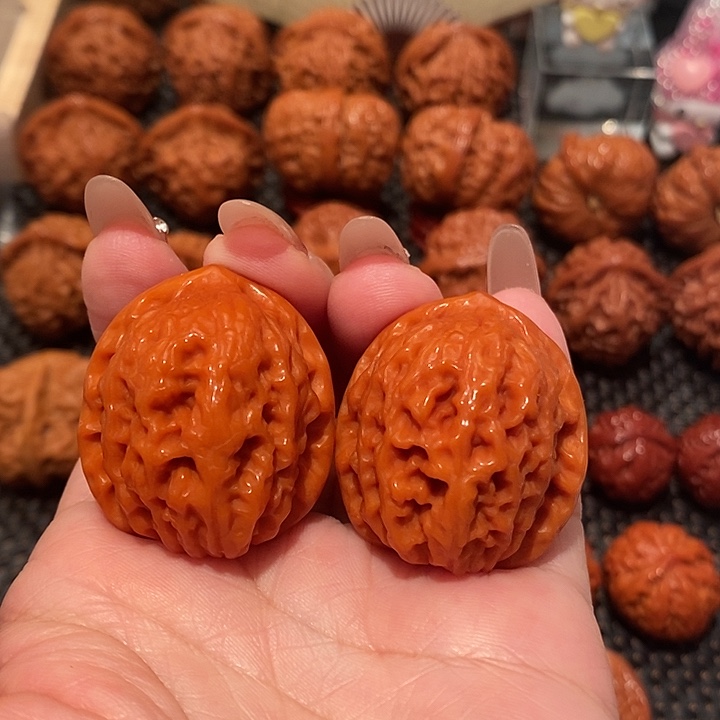 L***g文玩核桃吊坠玲珑塔0737