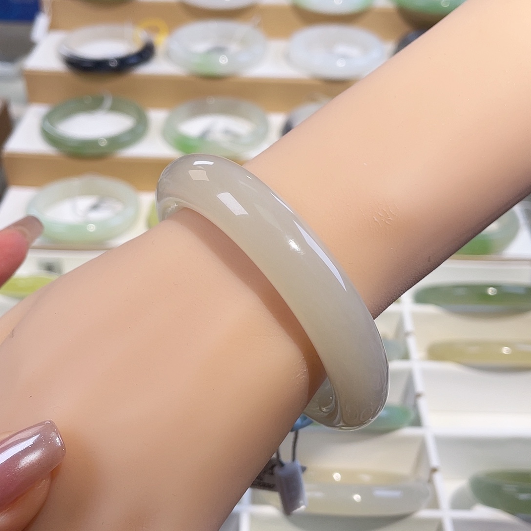 和田玉未镶嵌手镯冰藕粉 捡漏款