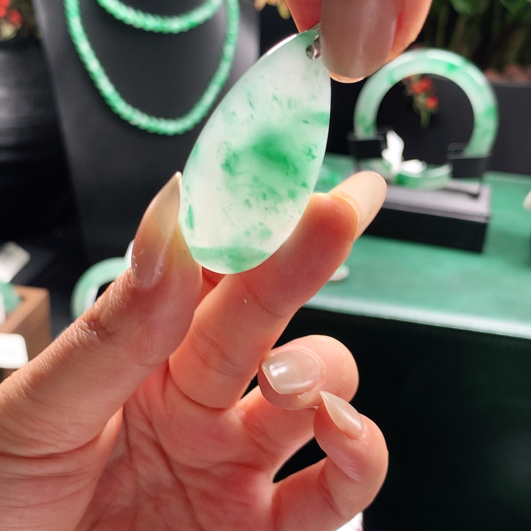 石英质玉吊坠未镶嵌瑞***楠
