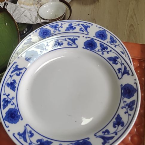 瓷片青花翡翠盘子两块，20公分，轻微划痕