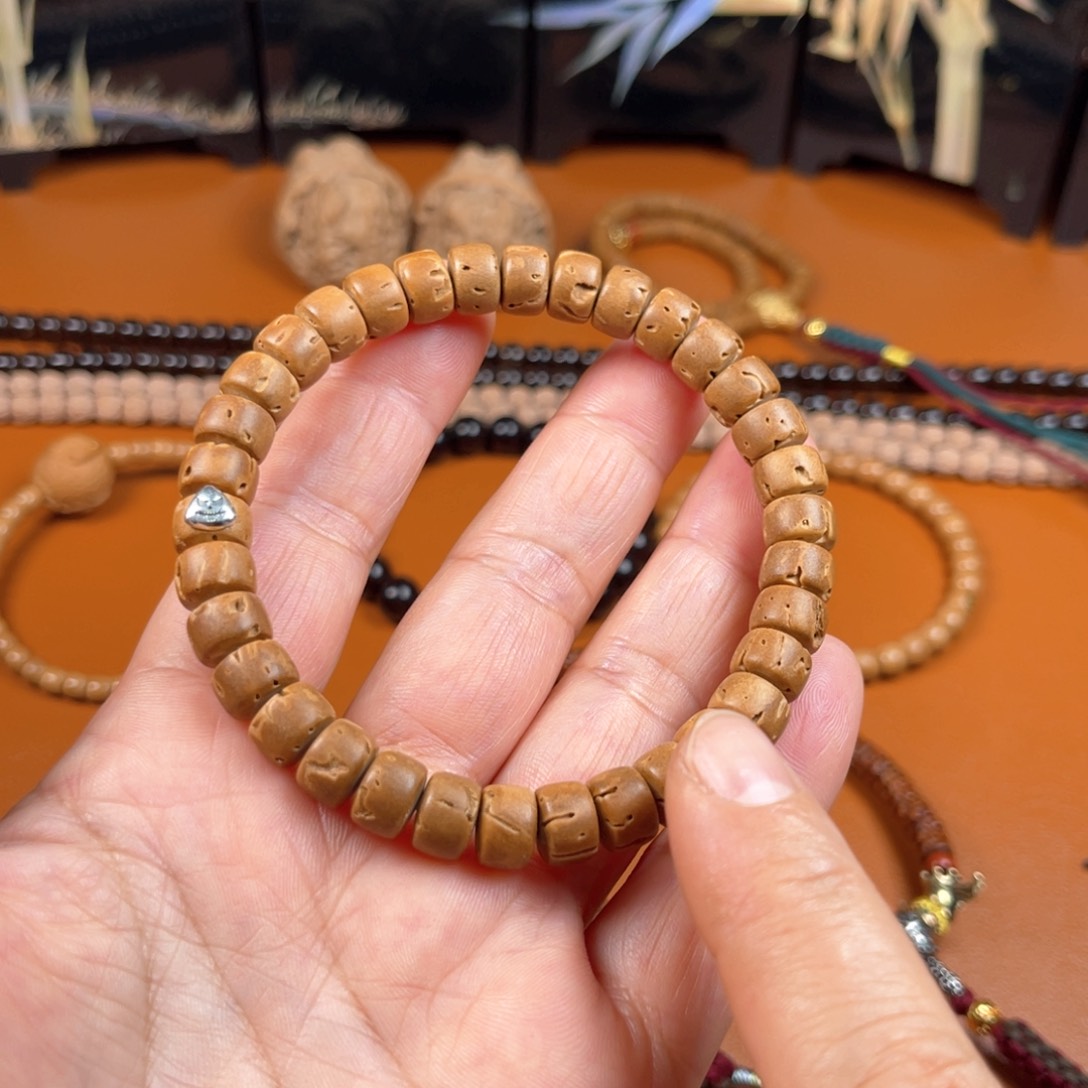 桃核吊坠4566778889999