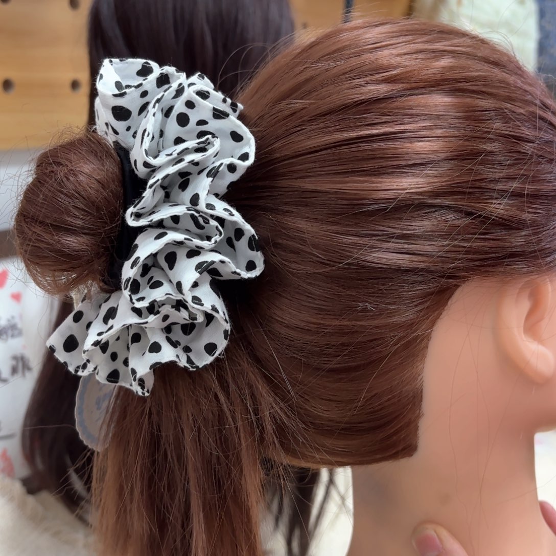 布艺非金属斑点蛮腰