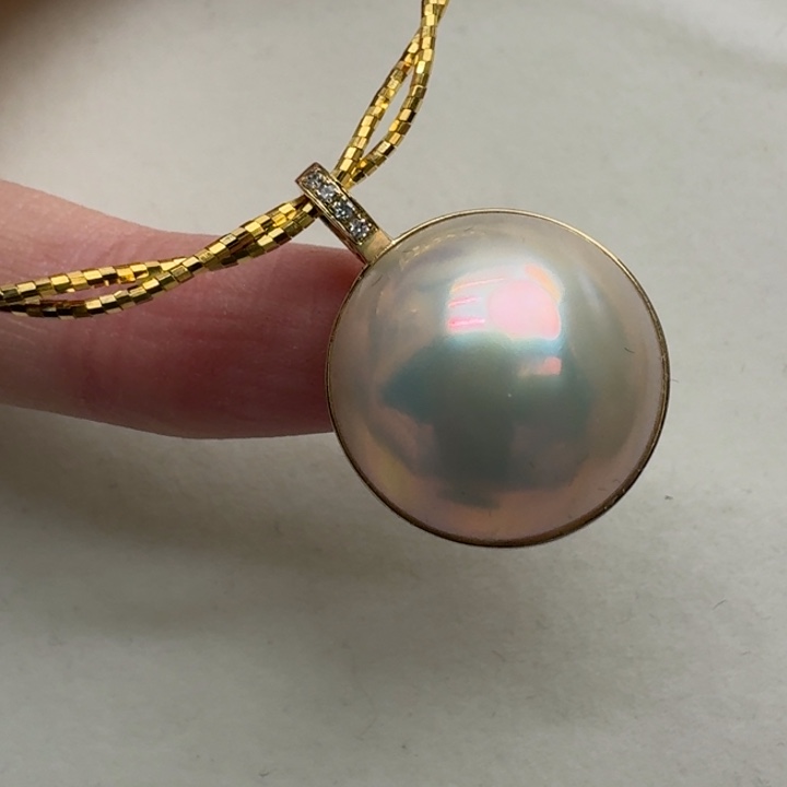 拼合珍珠（马贝珠）颈饰18K金镶嵌