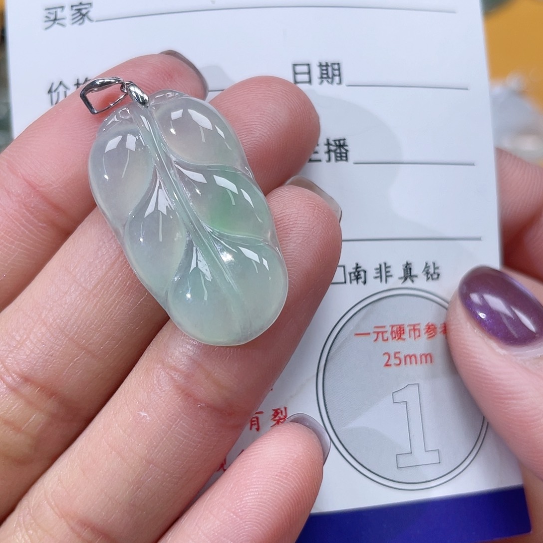 翡翠18K金镶嵌挂件叶子