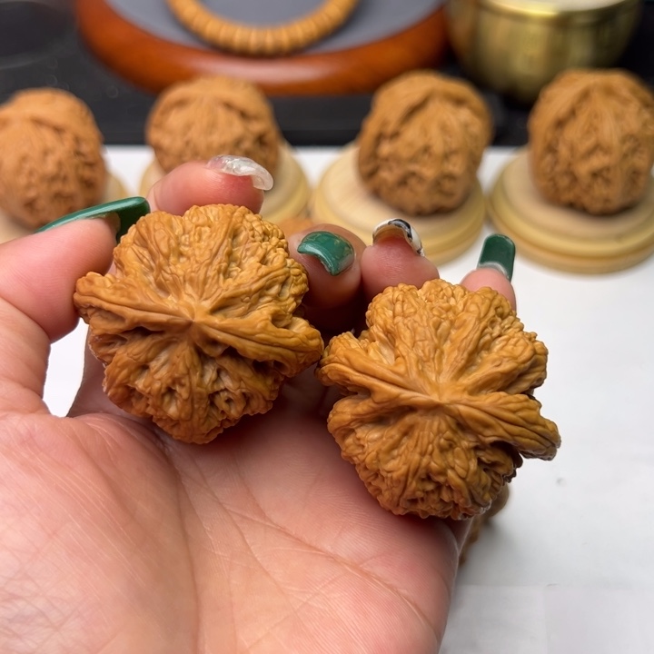 文玩核桃把件芳芳43粗筋