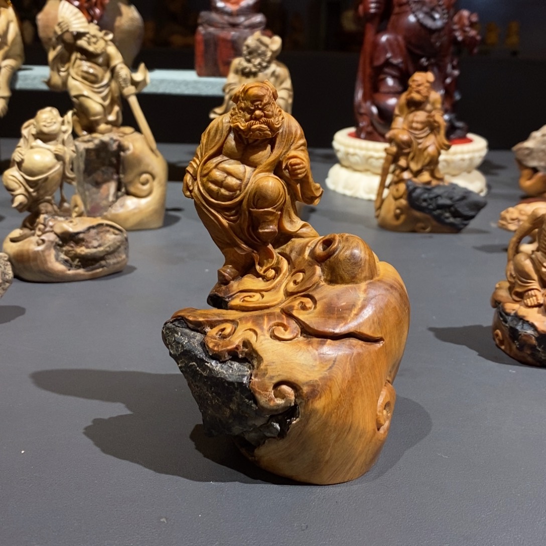 日***4柏木（崖柏）崖柏根抱石钟馗玉华