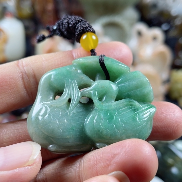 翡翠颈饰未镶嵌吊坠