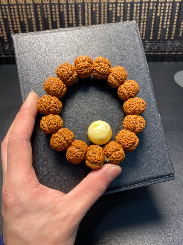 超头爆肉安娜蜂王：8号