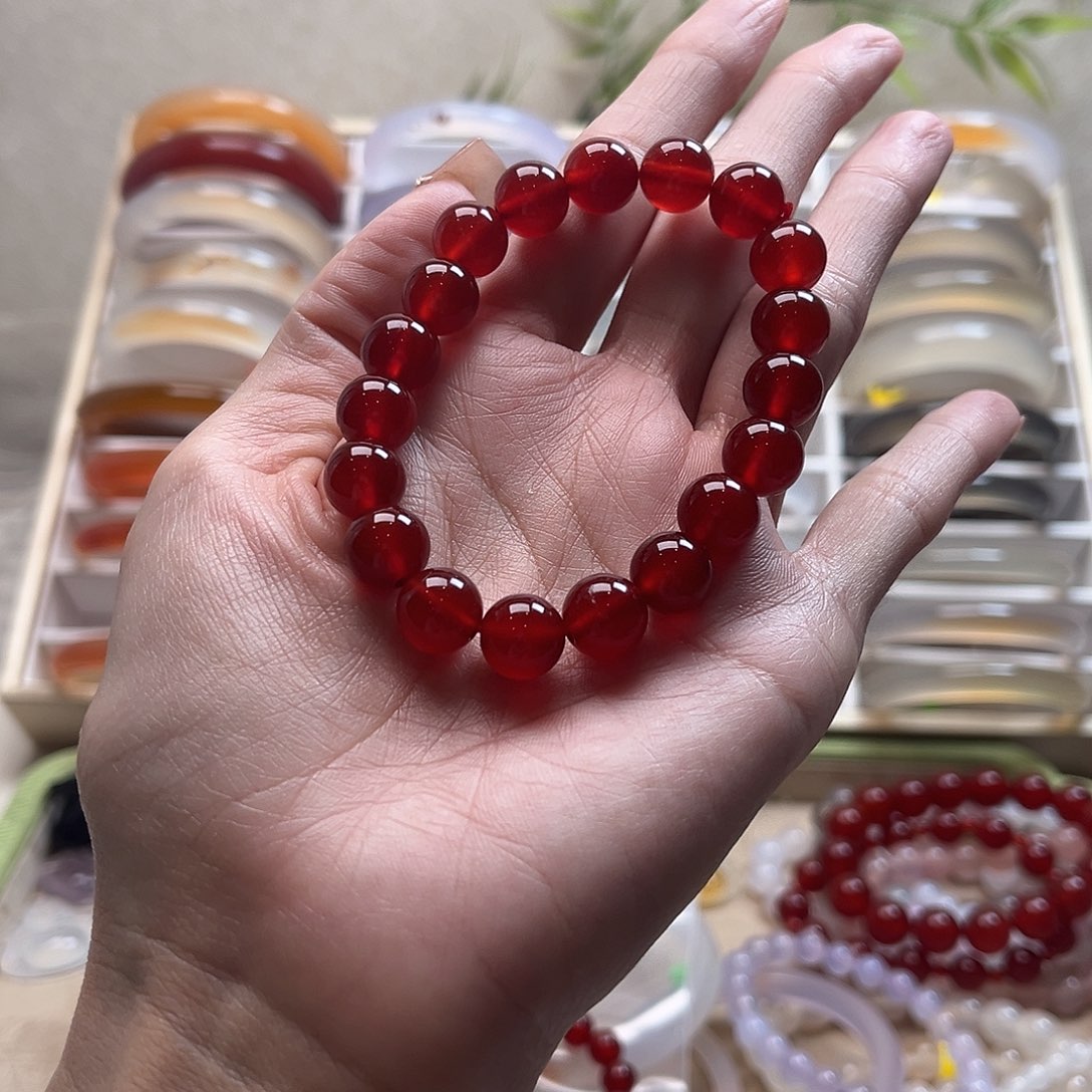 浅****玛瑙/玉髓未镶嵌手镯