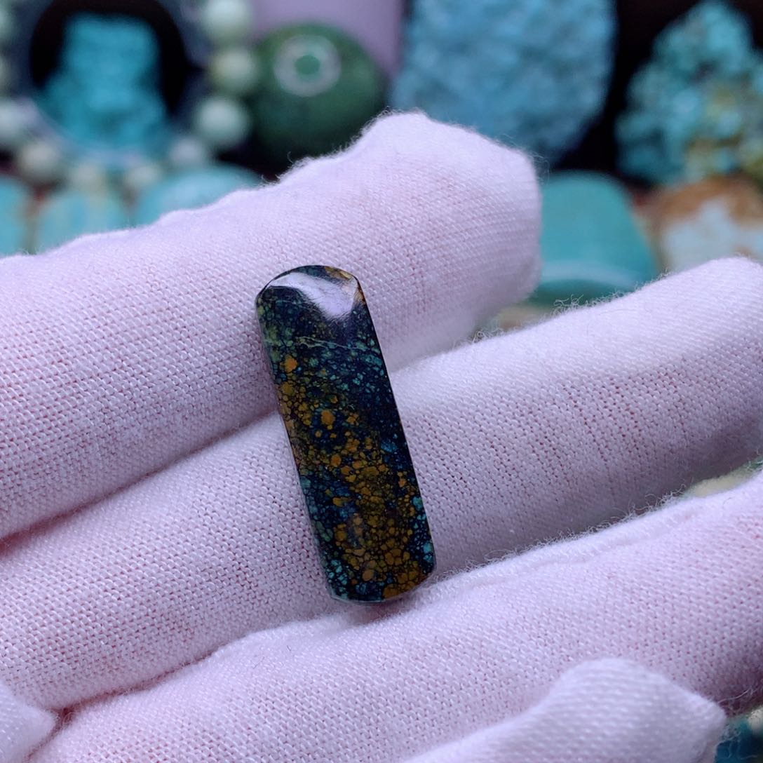 绿松石颈饰未镶嵌