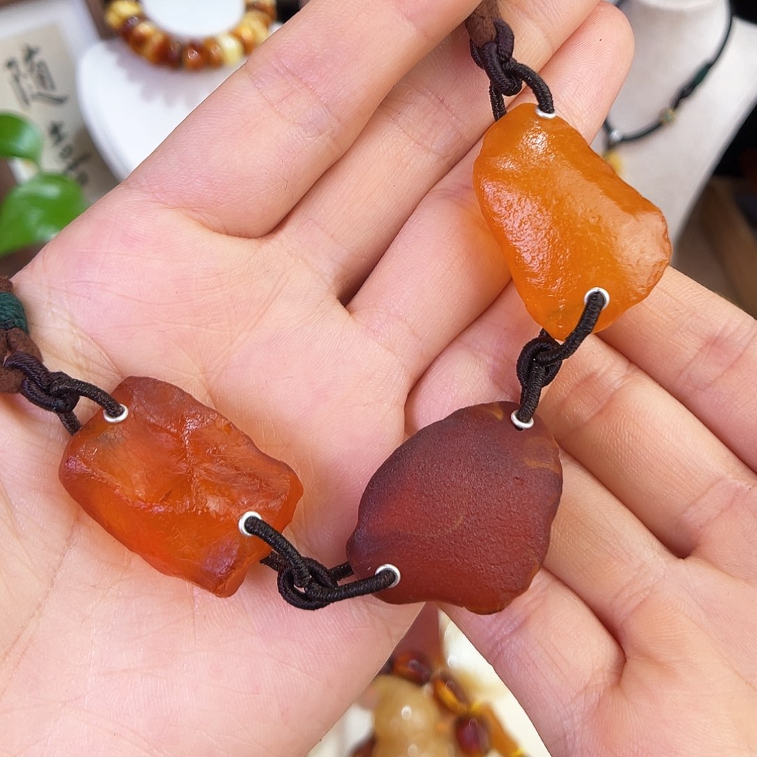 琥珀珠宝奇石未镶嵌，