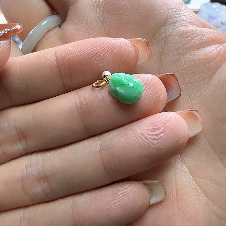 翡翠颈饰未镶嵌小貔貅