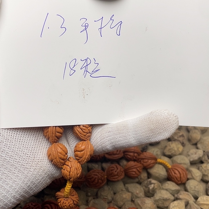 锐***酒桃核吊坠龙纹桃核的搭配