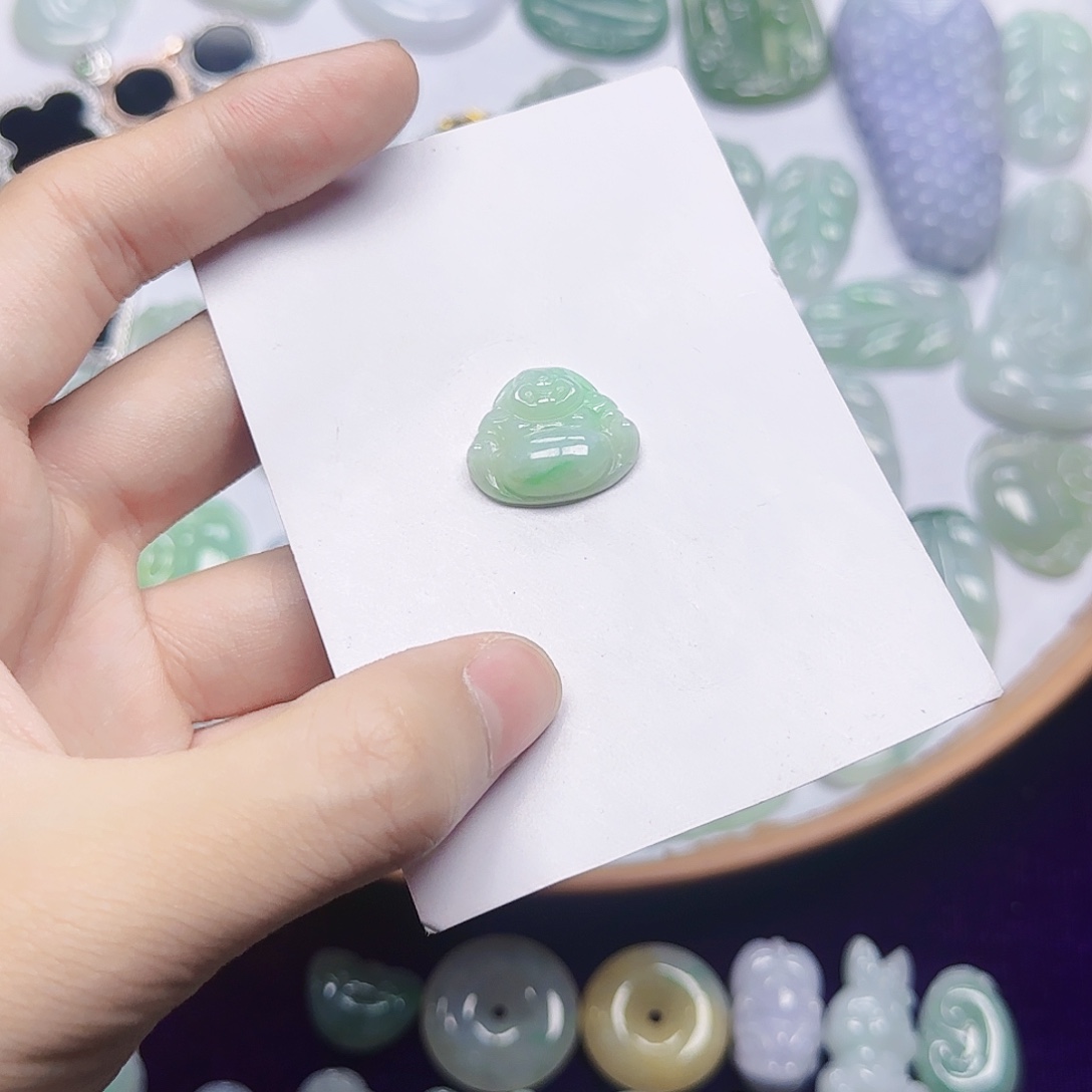 翡翠未镶嵌吊坠(赠链)