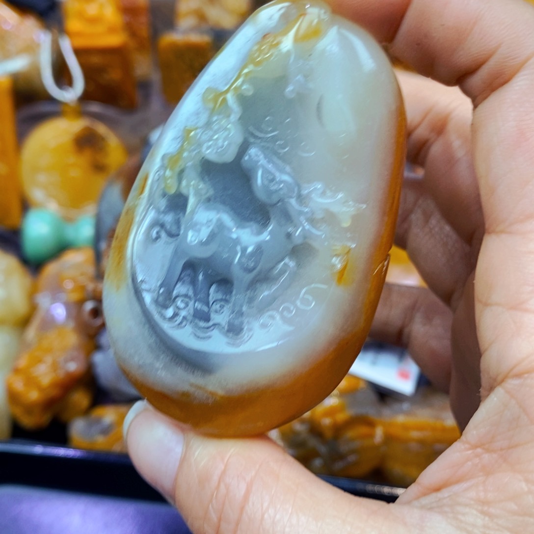 颈饰未镶嵌石英质玉