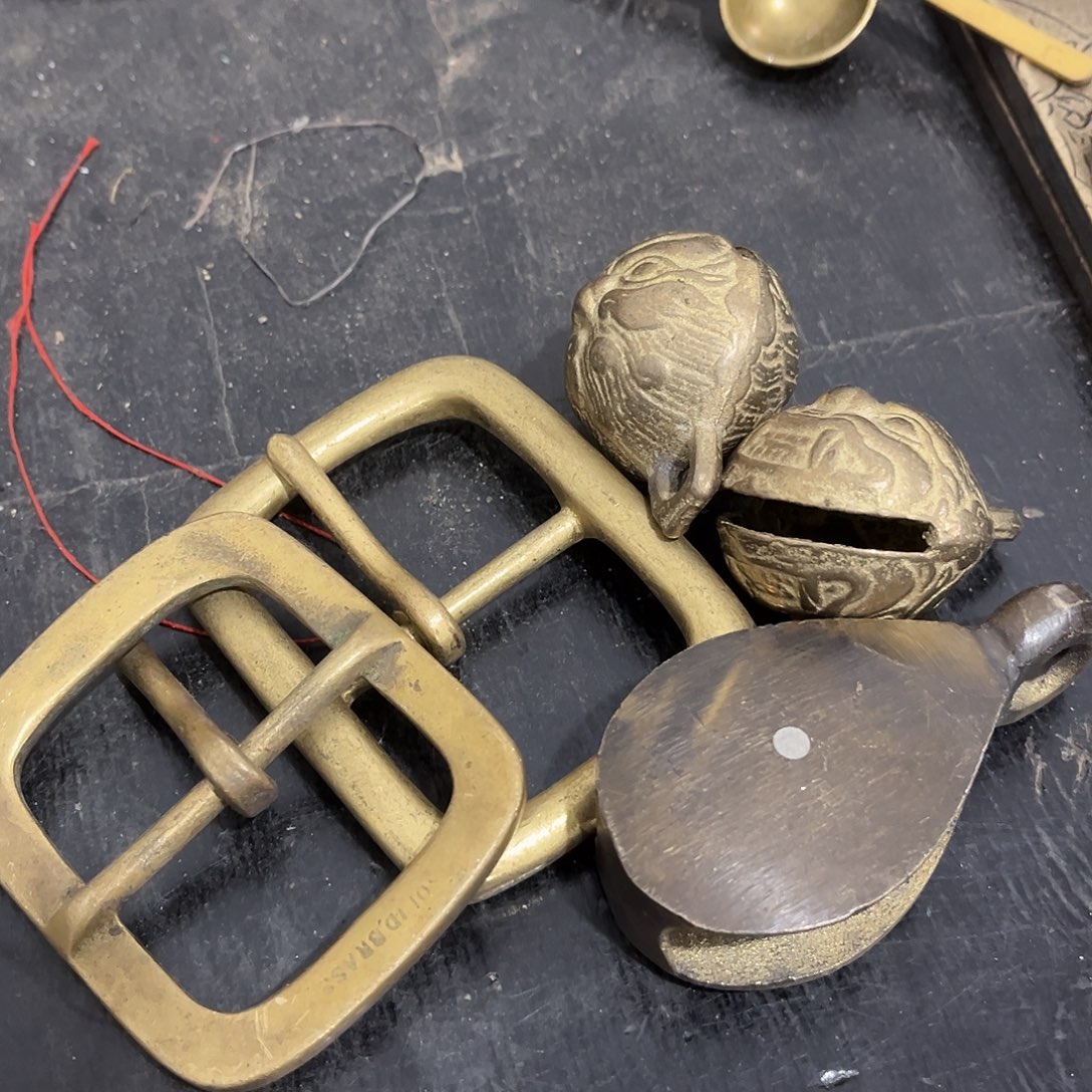 南***狼闪电购铜摆件工艺品