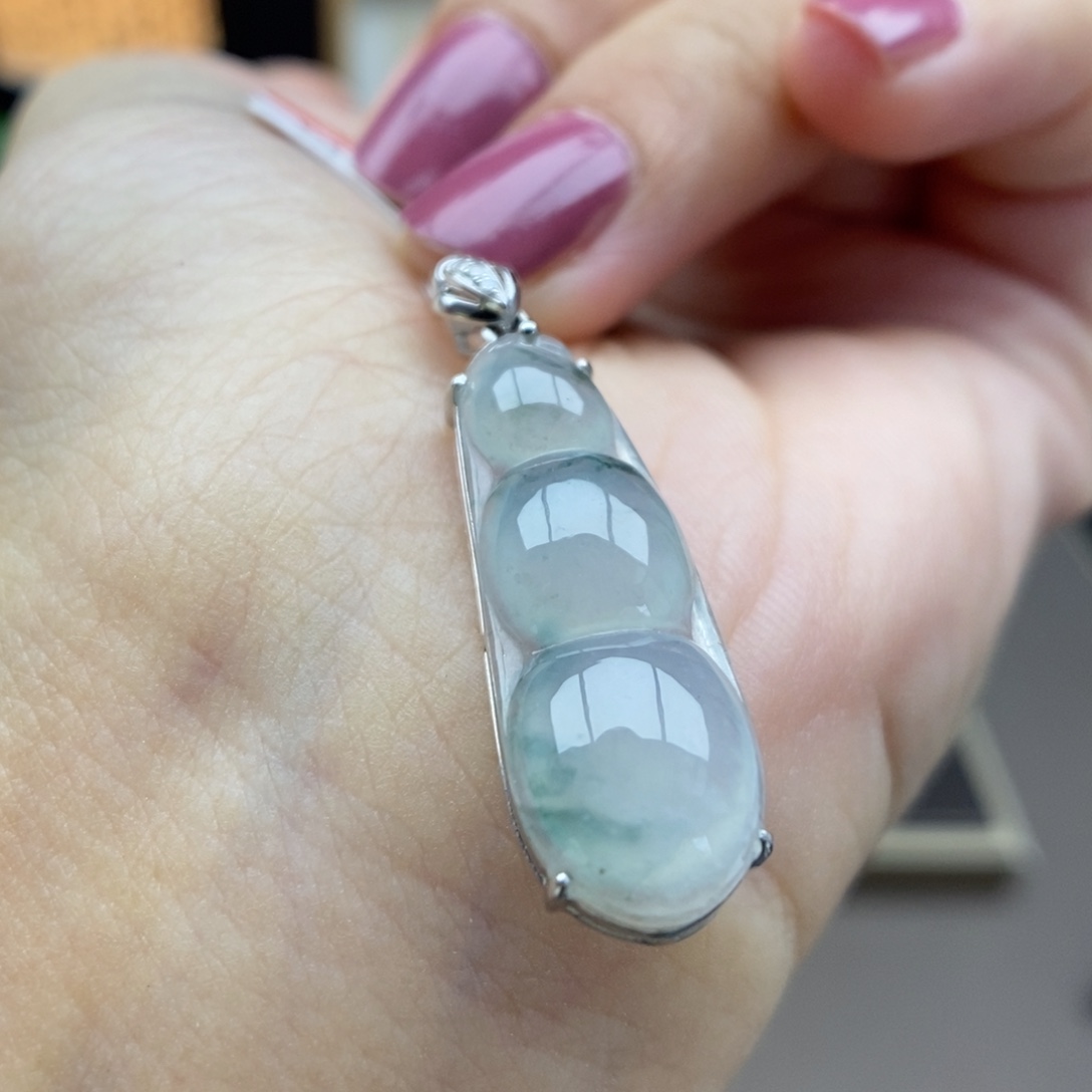 翡翠18K金镶嵌颈饰吊坠70