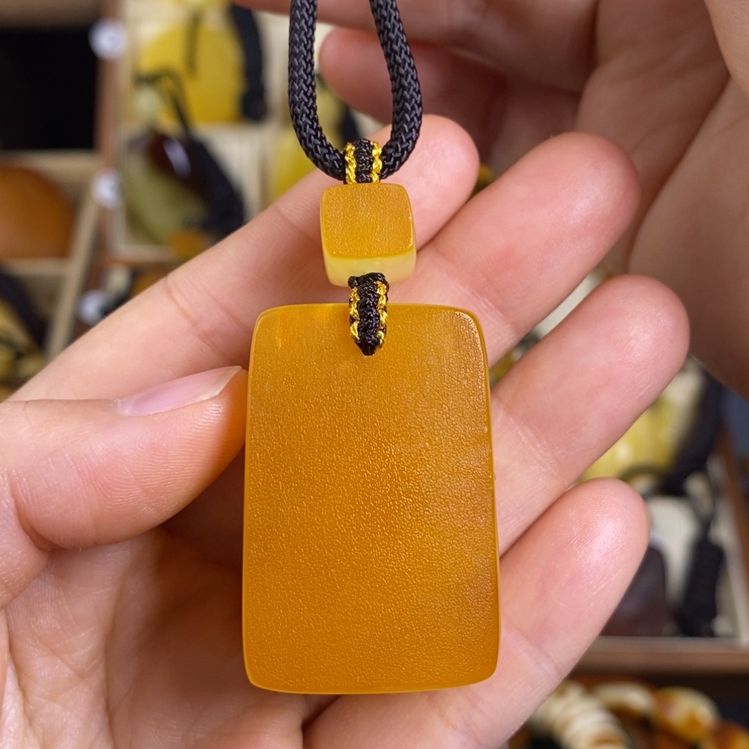 蜜蜡裸石未镶嵌大漠