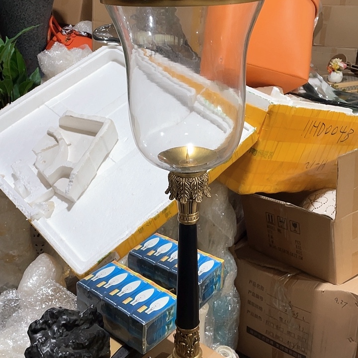 陶瓷花瓶，仿真绿植。