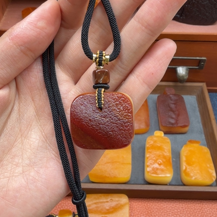 蜜蜡未镶嵌吊坠(赠链)