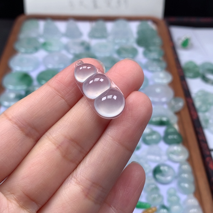 颈饰未镶嵌翡翠高冰福豆