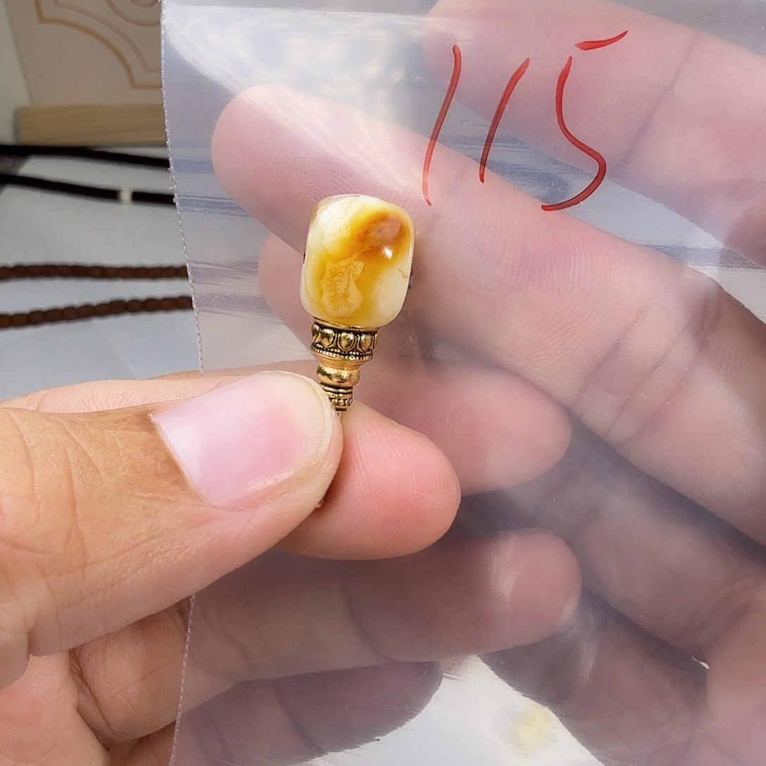 琥珀未镶嵌裸石琥珀