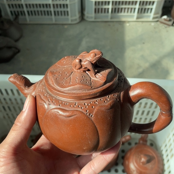 老厂紫砂壶一件。