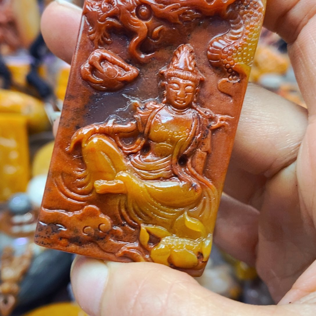 颈饰未镶嵌石英岩玉