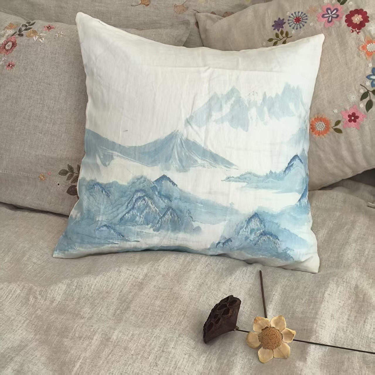 【50*50带芯】映山青亚麻重工山水刺绣印花抱枕国风
